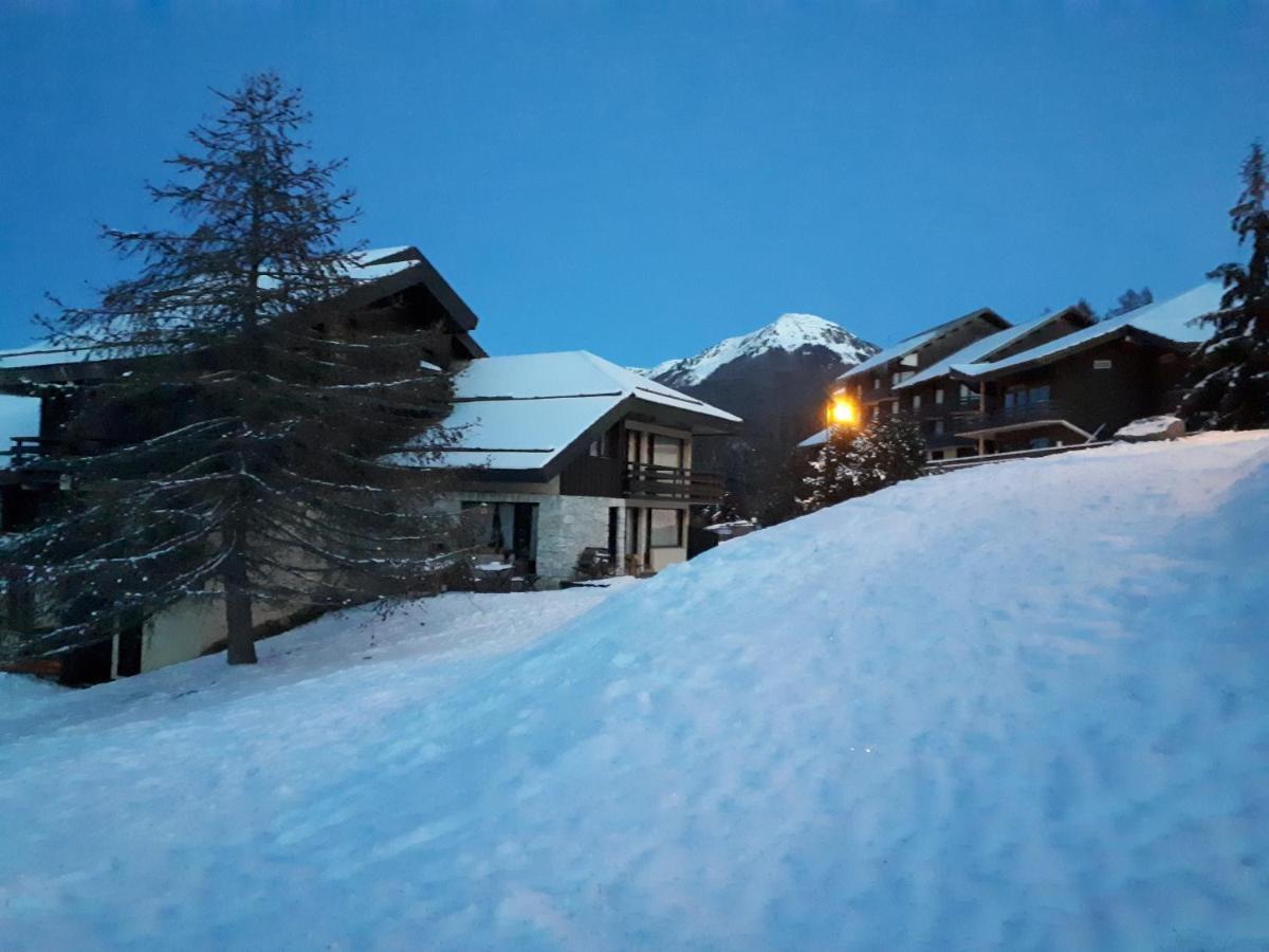 Confortable Face A La Montagne Apartment